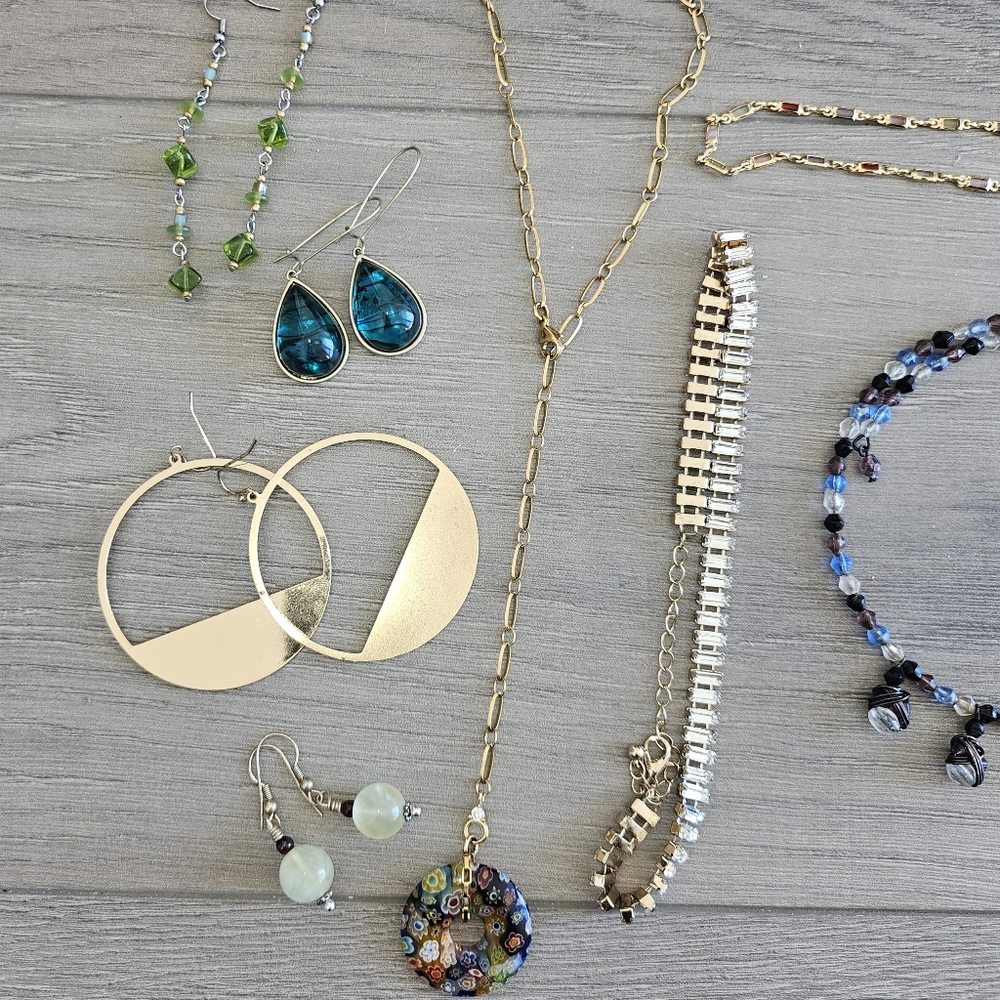 Jewlery Bundle - Picture 2 of 5